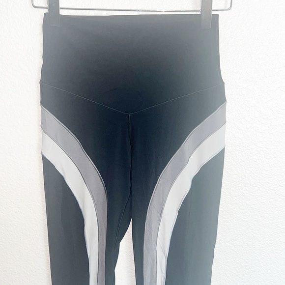 Aerie Chill Play Move Black White Gray High Rise Leggings - Picture 2 of 8